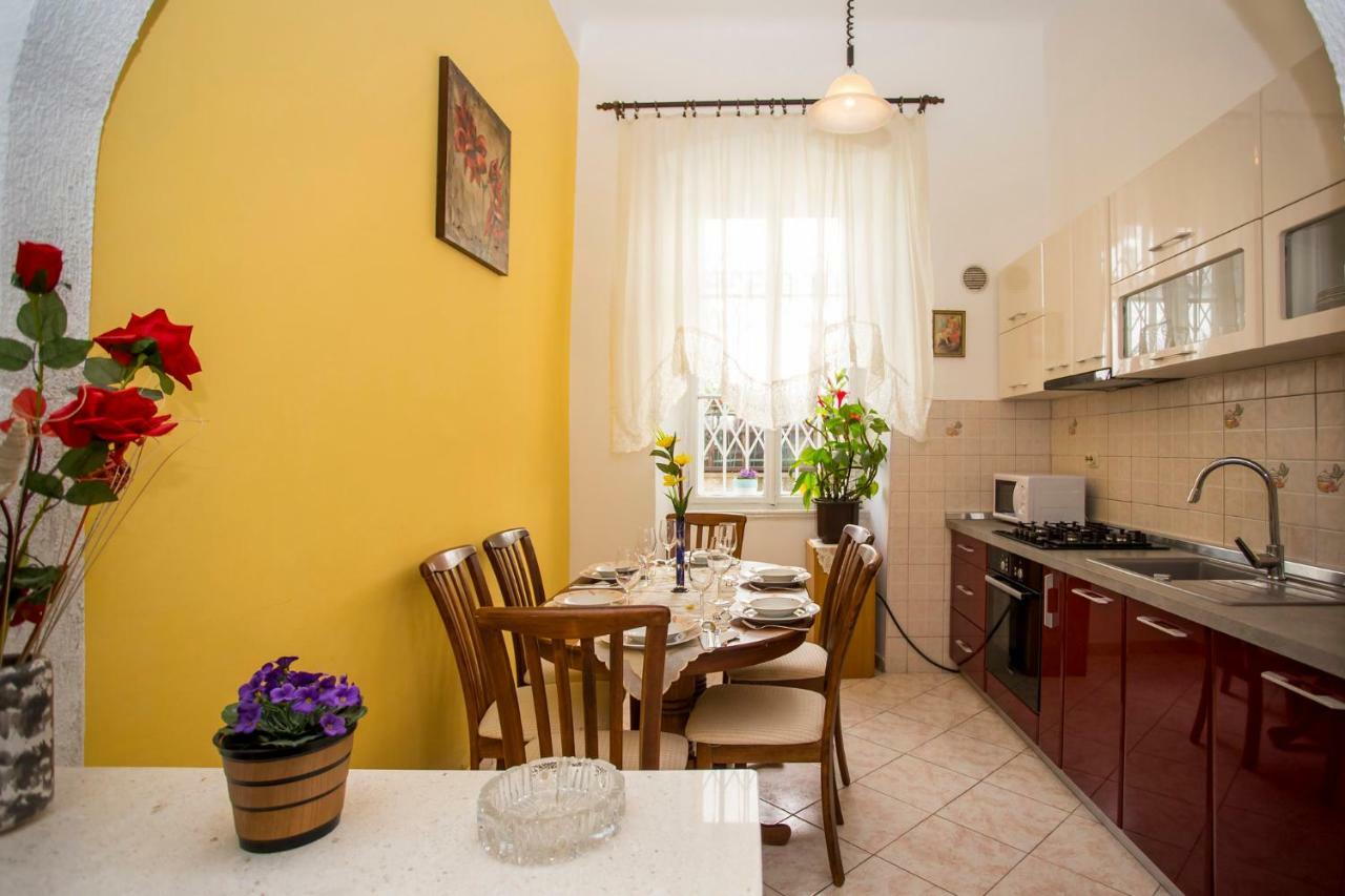 Emanuel Apartman Pula Exterior photo